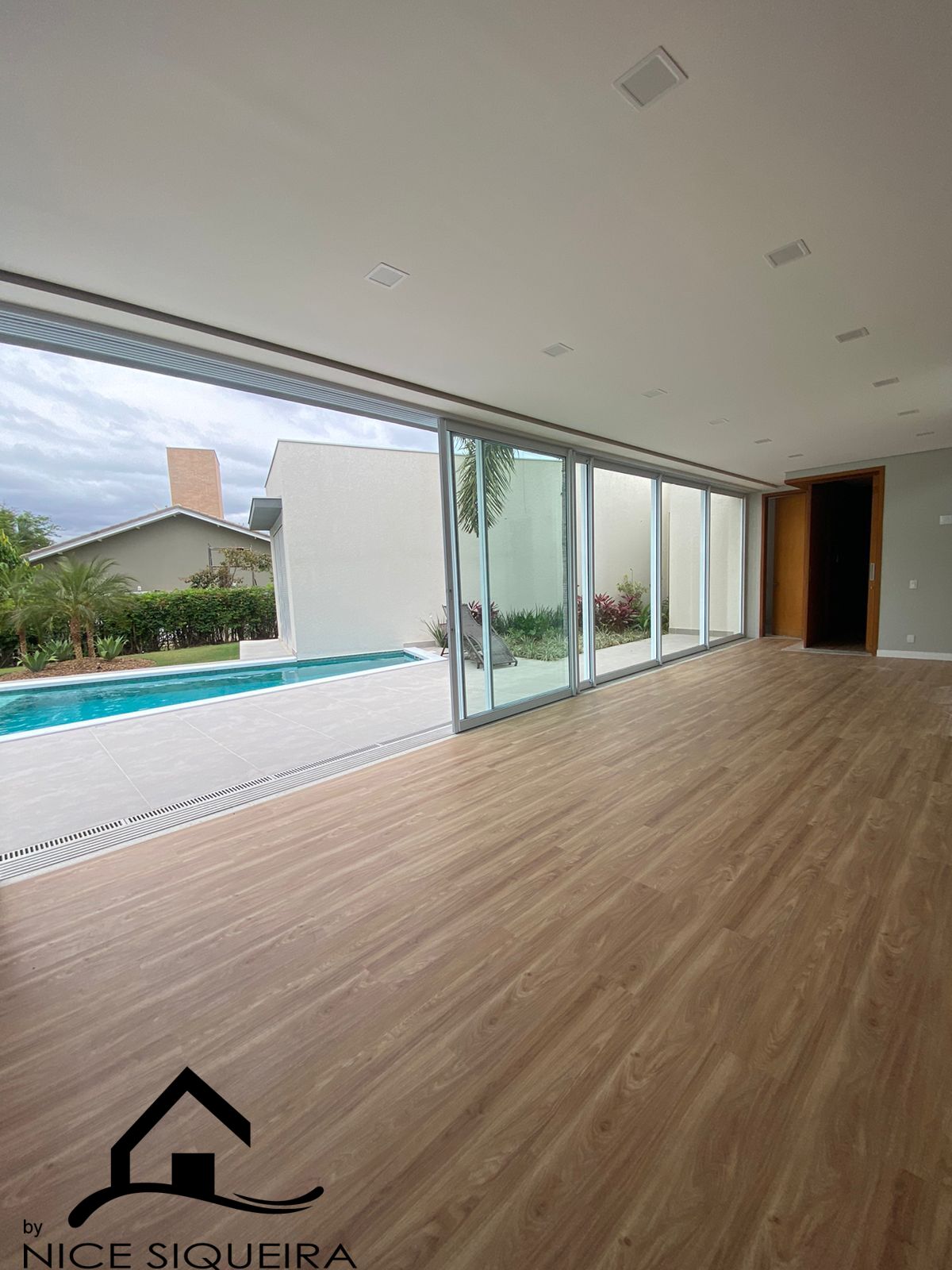 d587af33-3200-4de9-ad2f-88879d100234