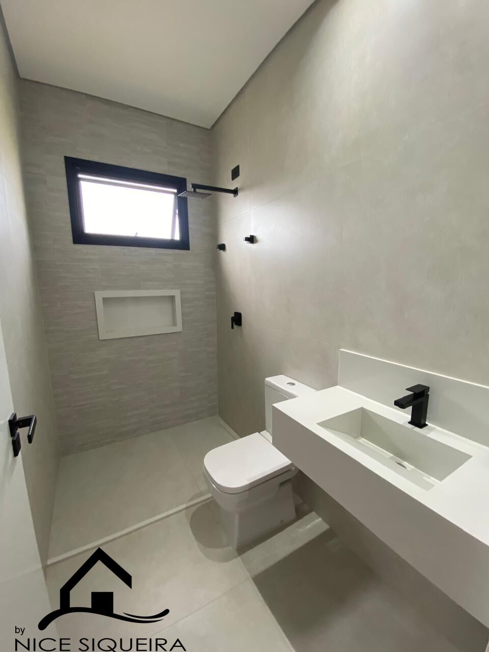 2b21cac8-8fa9-4e8a-b96c-c33fcdeb4400