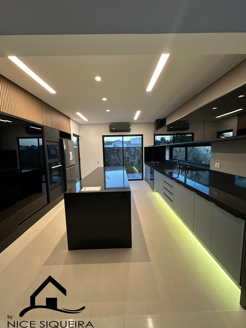 8b042229-96cf-48f8-ae03-9b48ee9dbd30