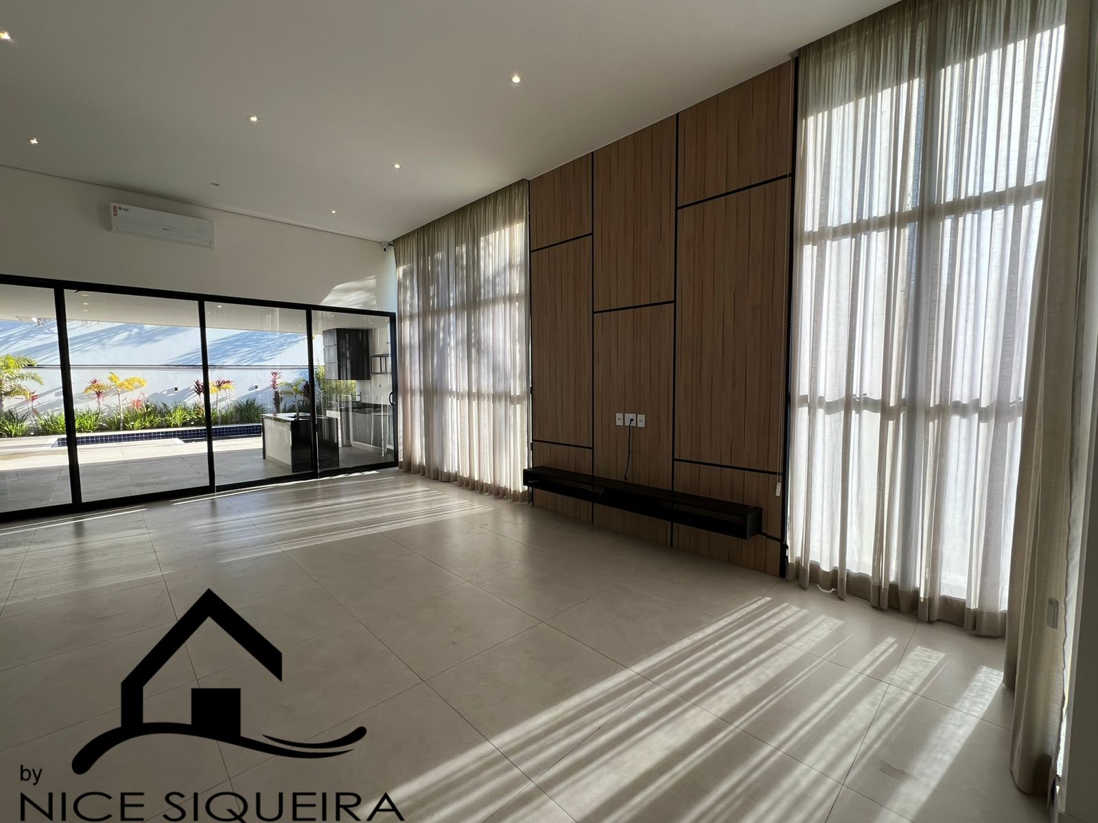 8e1621c4-8721-4043-94c7-4a337c4c0265