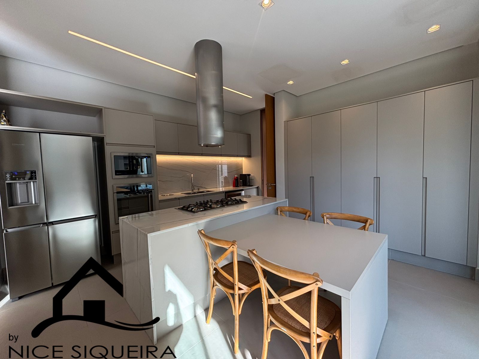 095bfa8a-3237-4190-b3a9-27f702c2853a