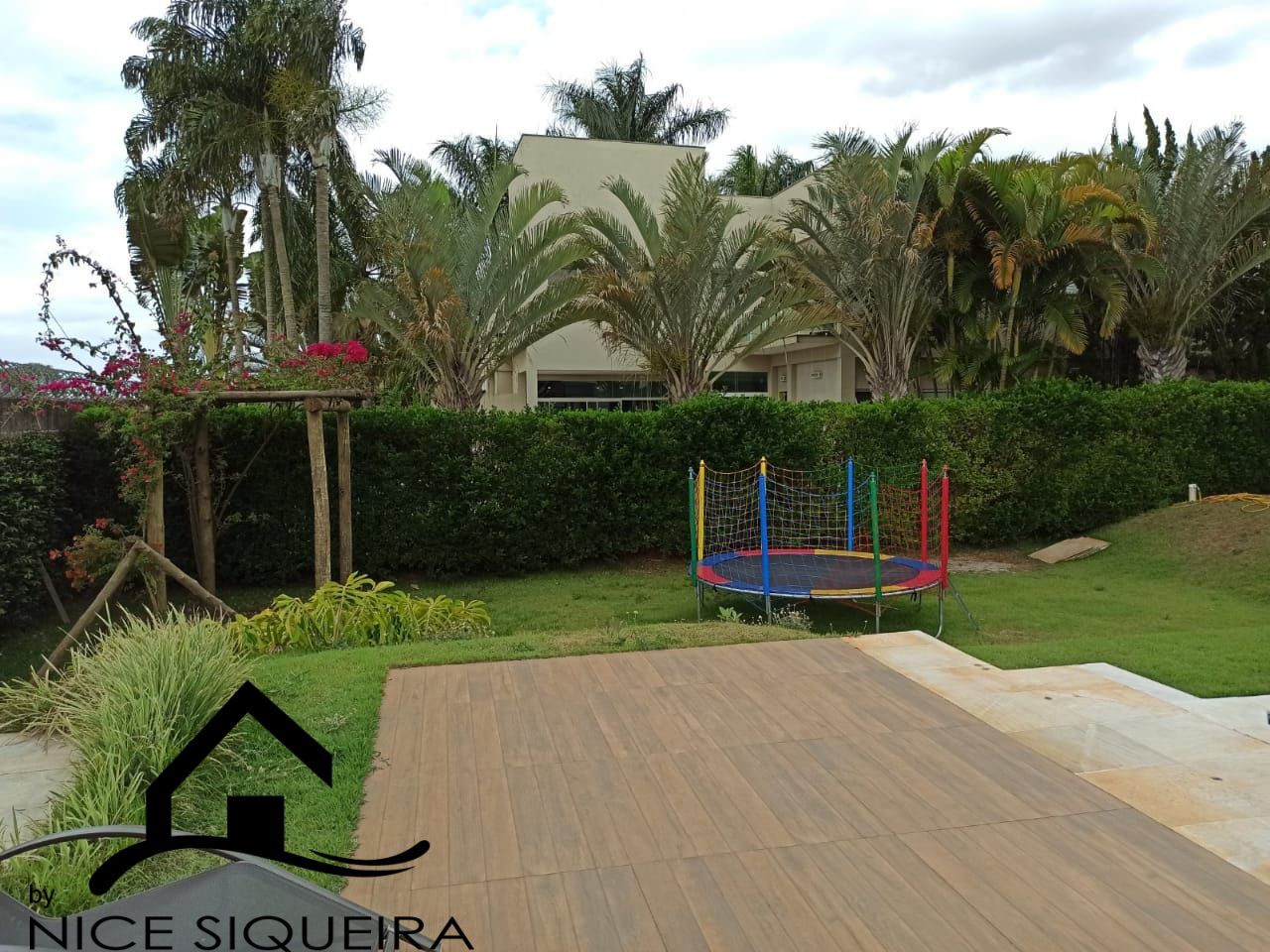 ced6b7bd-8a76-401c-a117-71af4f97c579