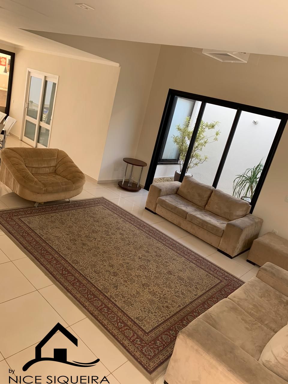 8bc1b091-4af0-4a4d-8992-735885a58449