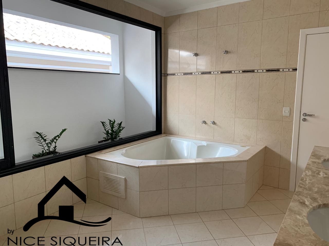 c0fb2ae1-ab04-426c-8157-eab6fe3fcd8a