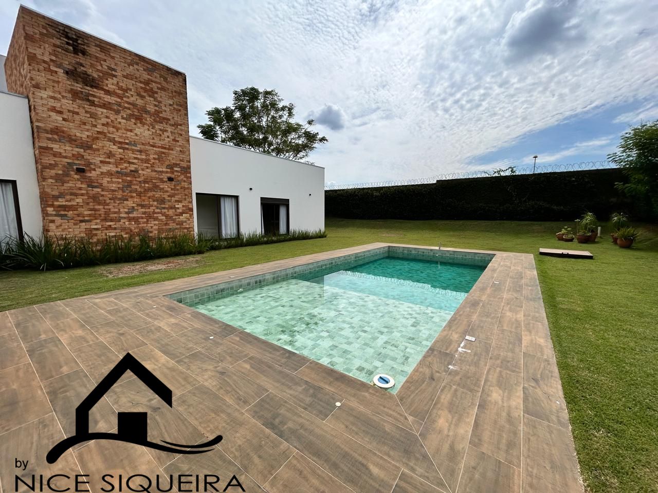 2b3e8ac4-52ce-4622-8116-fa2c5f2f507d