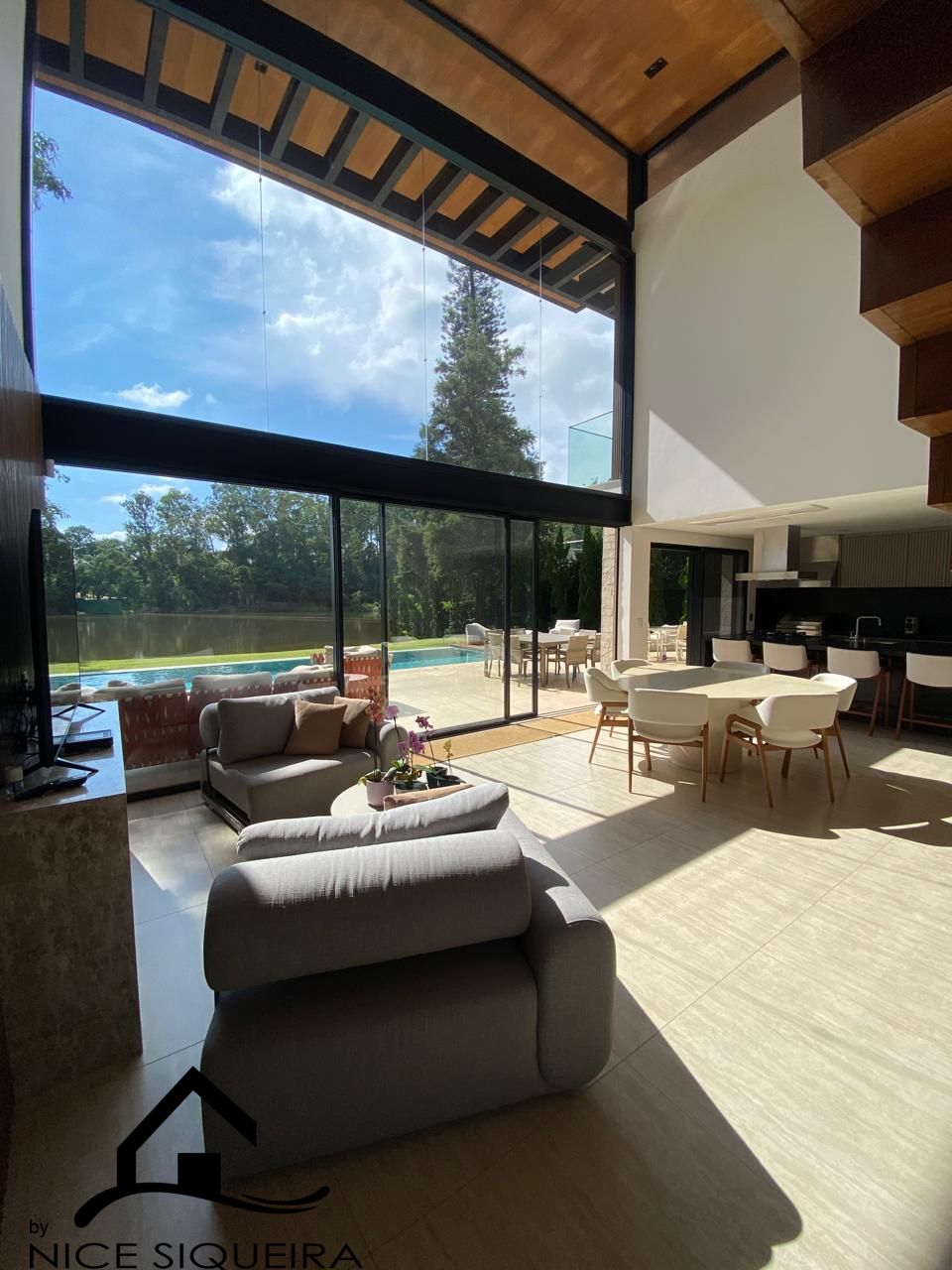 8a4350e7-c6a2-4fe9-801a-919272cc5b6f