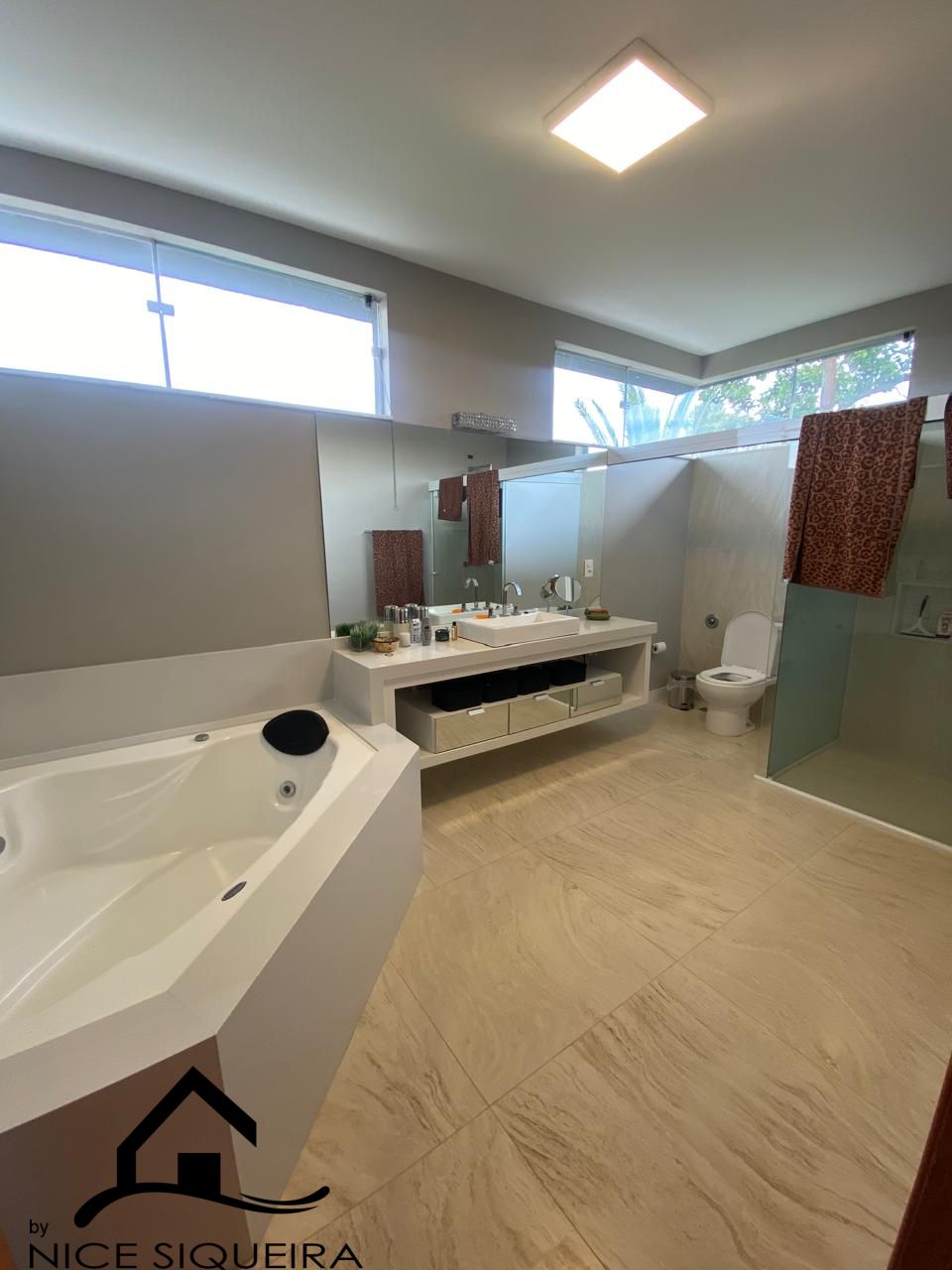 1d0ef05a-e4e0-4e77-bd54-990144fe570a