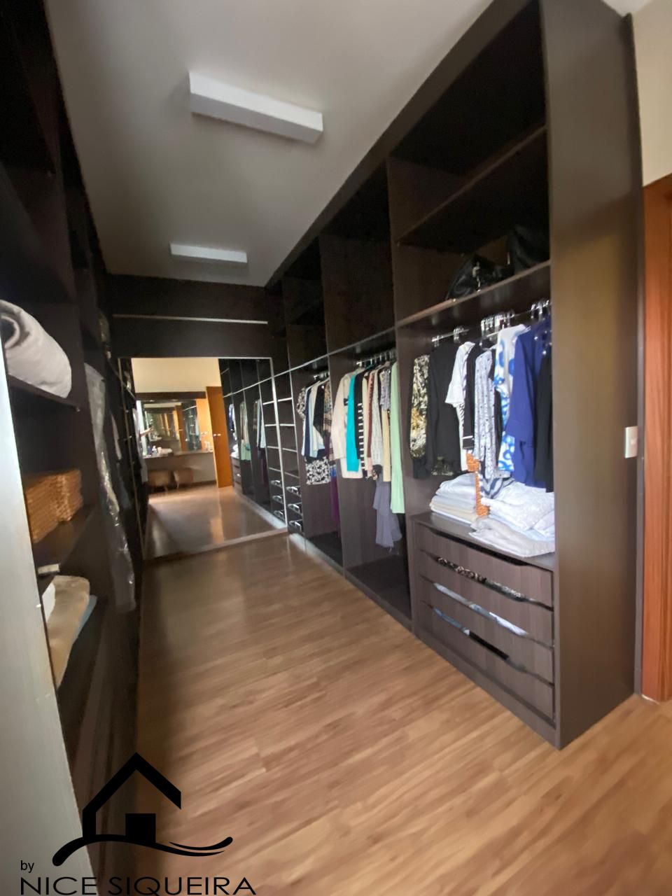 8e87d7fb-71d4-4c31-be25-01227299423f