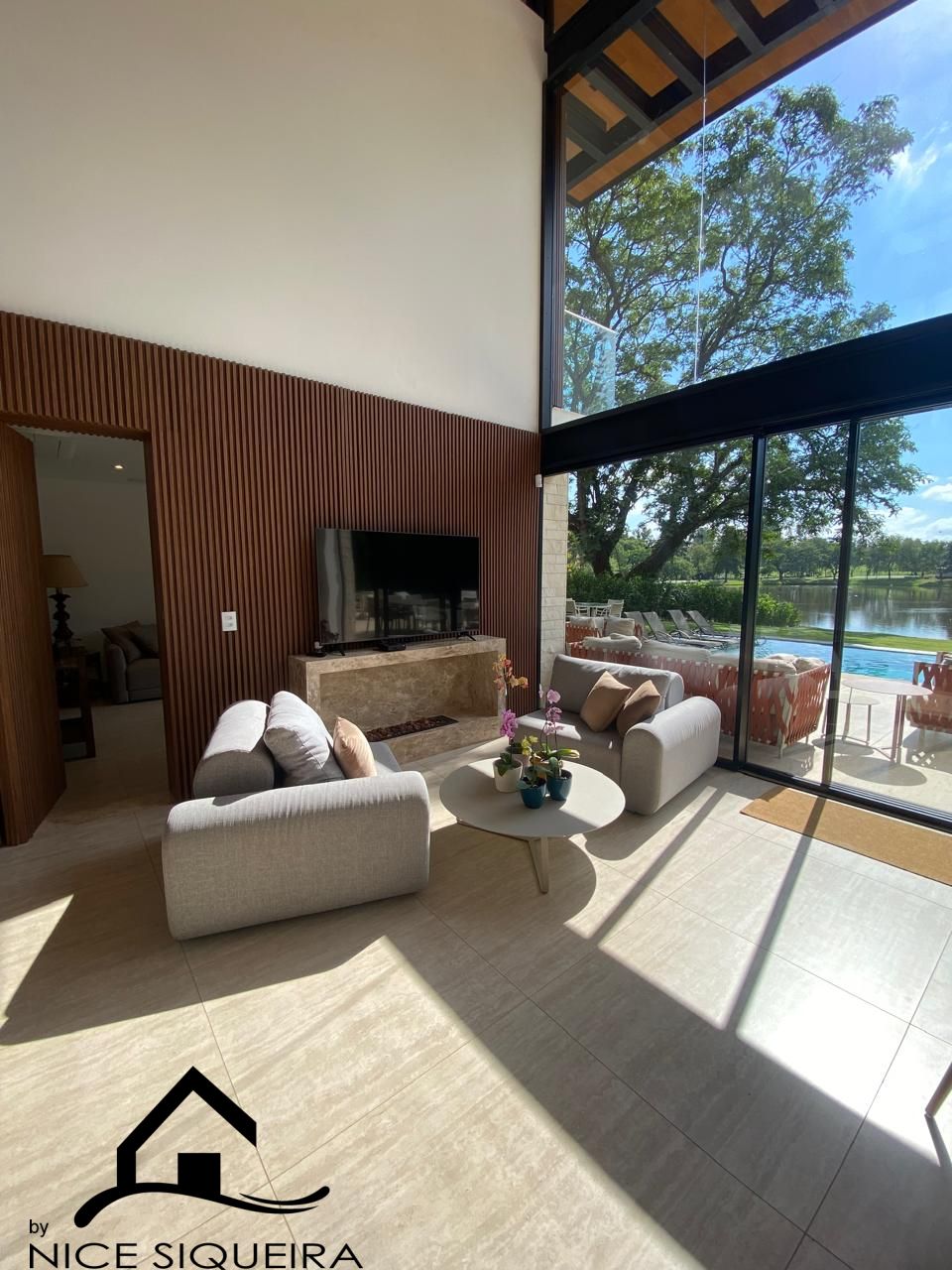 7ac7b6e3-6b01-4ab4-8177-61e594d9a360