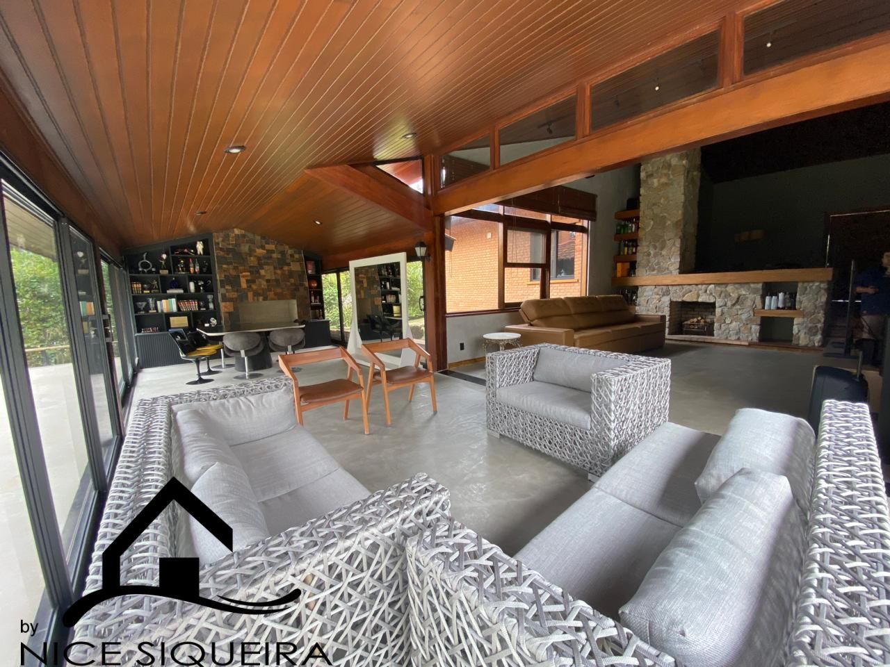 0494ee73-f7e7-441f-9b94-cf43a3826d95