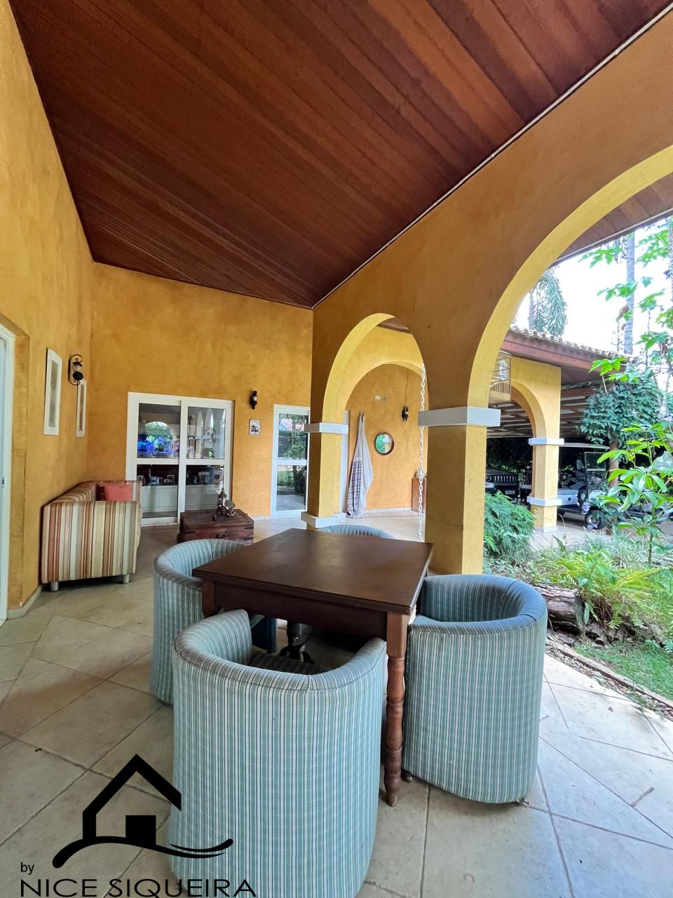 3063a000-d18e-421f-8d3c-f1d318d59a84