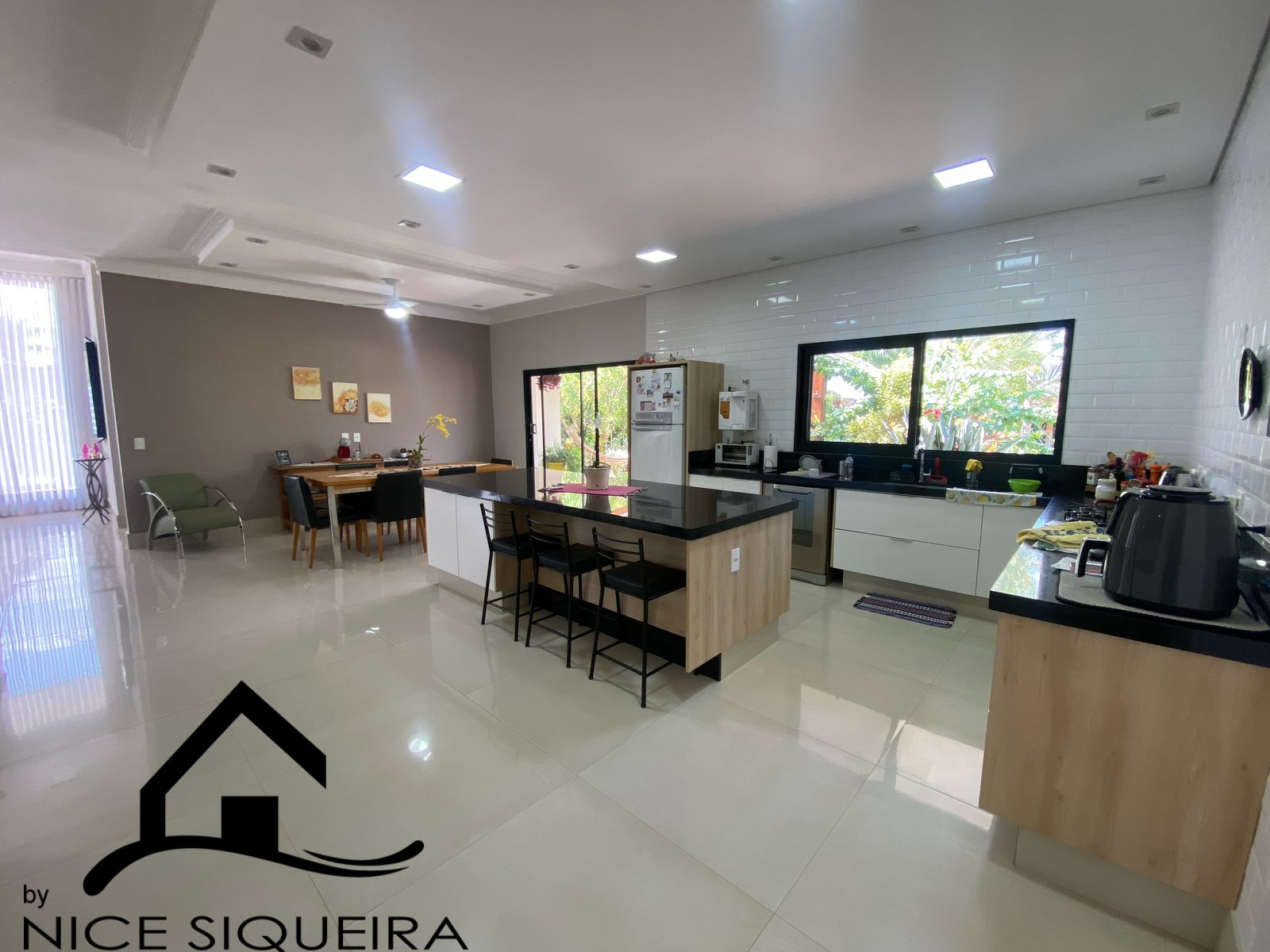 8b406c79-6dfc-4894-b987-041e5f0219b5