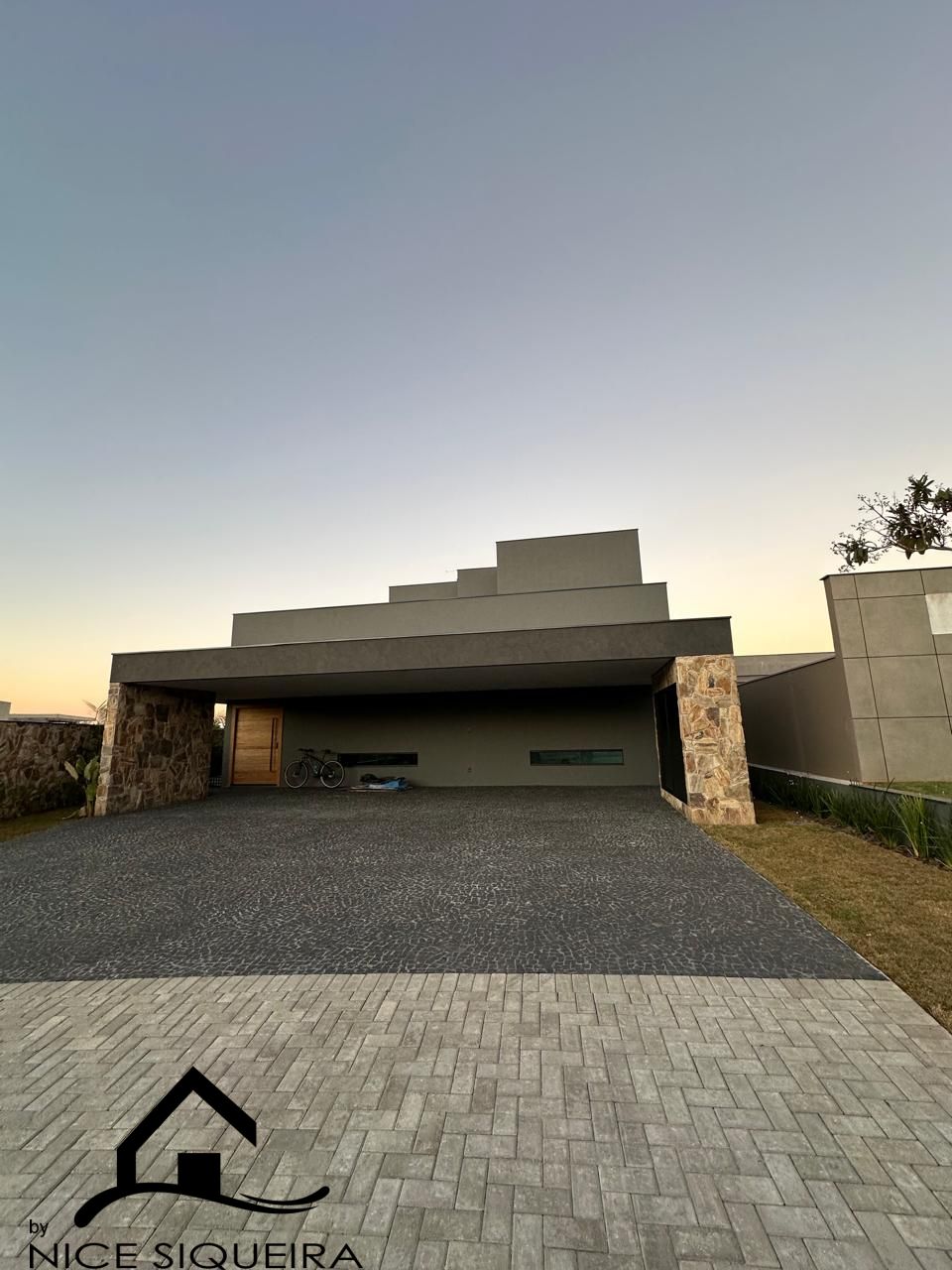 fc47ef01-e6b5-4cd3-9b7e-3692b441e7c0