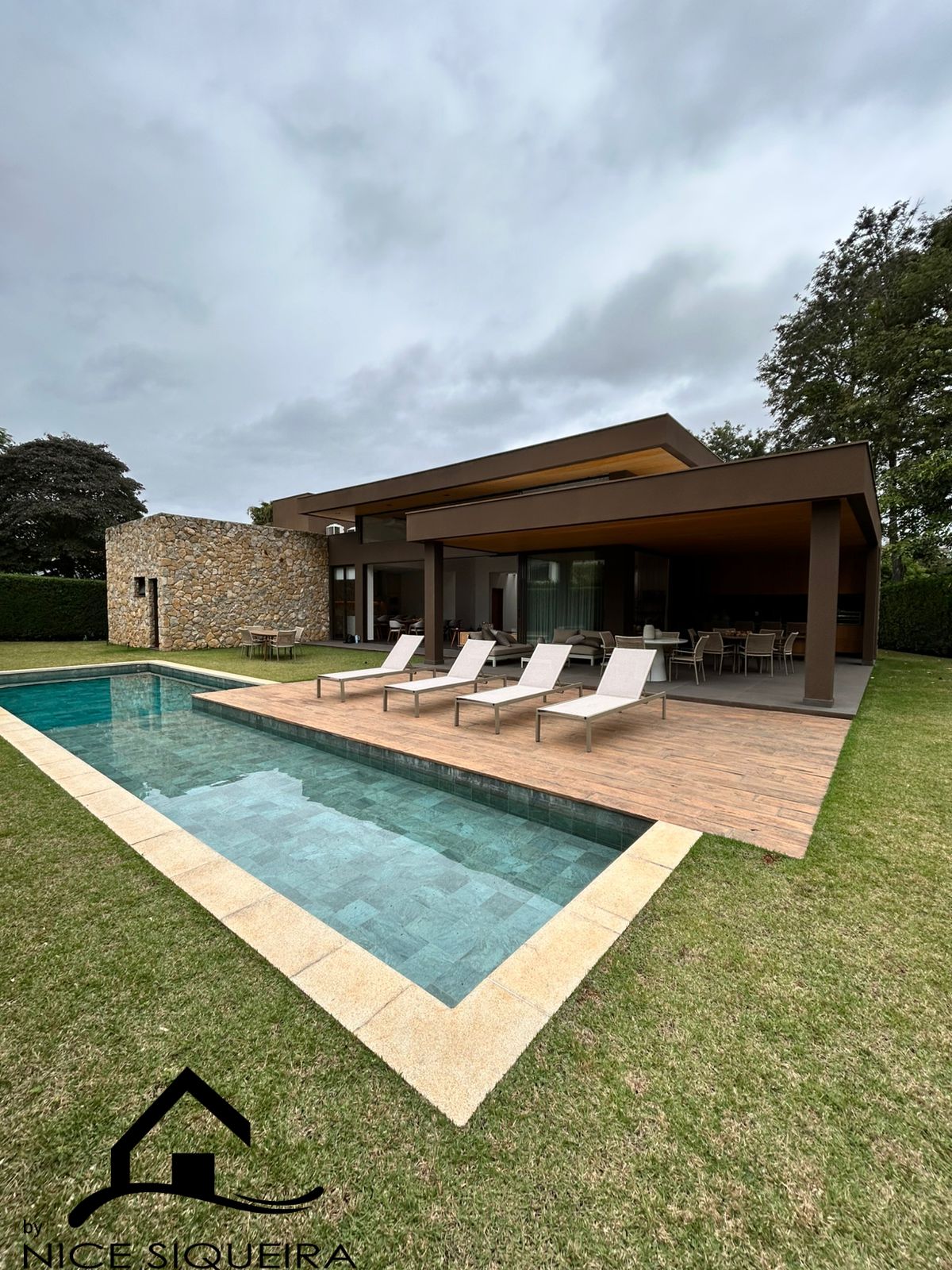 f9439345-37fc-4d2f-98ca-f7688c2f594e