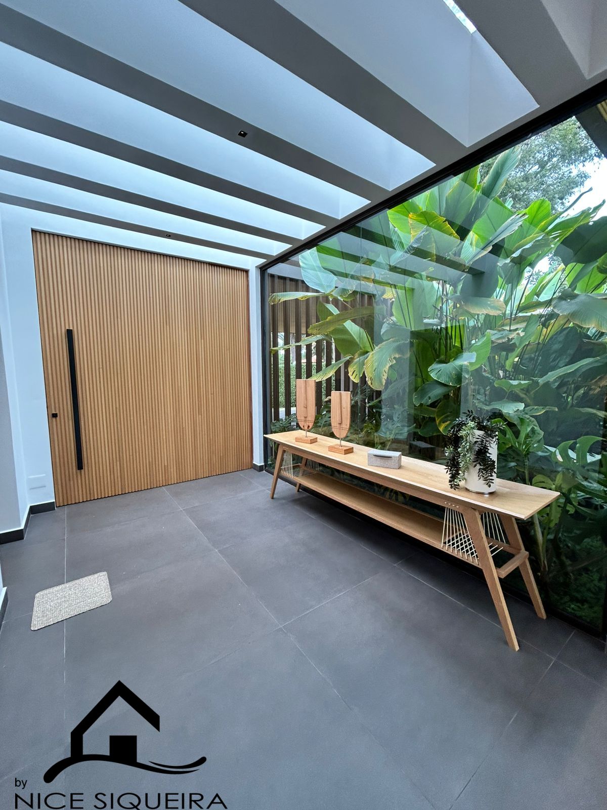 a29d21eb-5531-42e9-8b76-fd4b97a44010