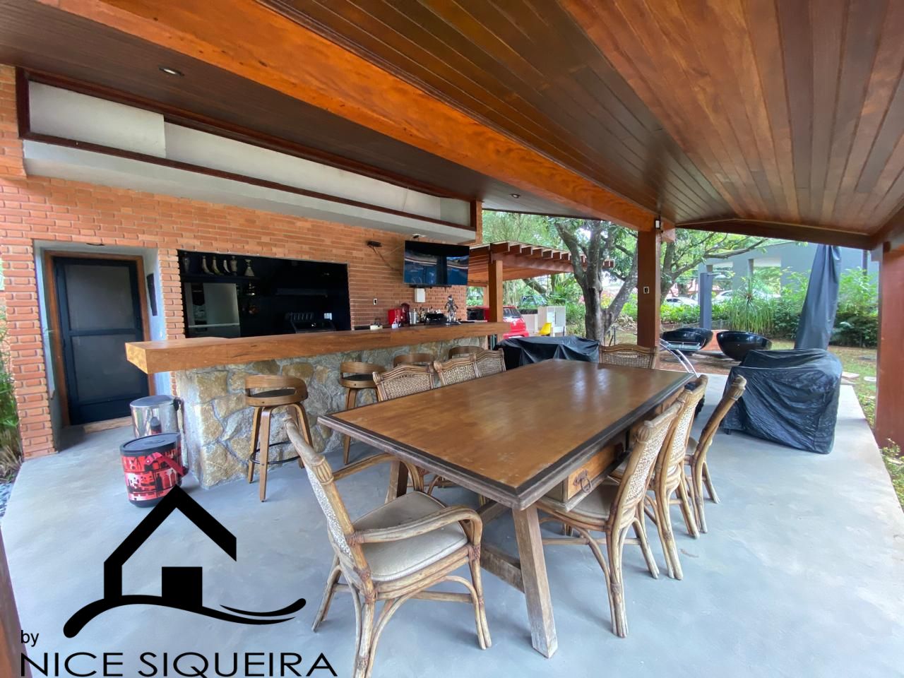 b8048e12-0515-4f51-b3ab-81bc0a0c95cc