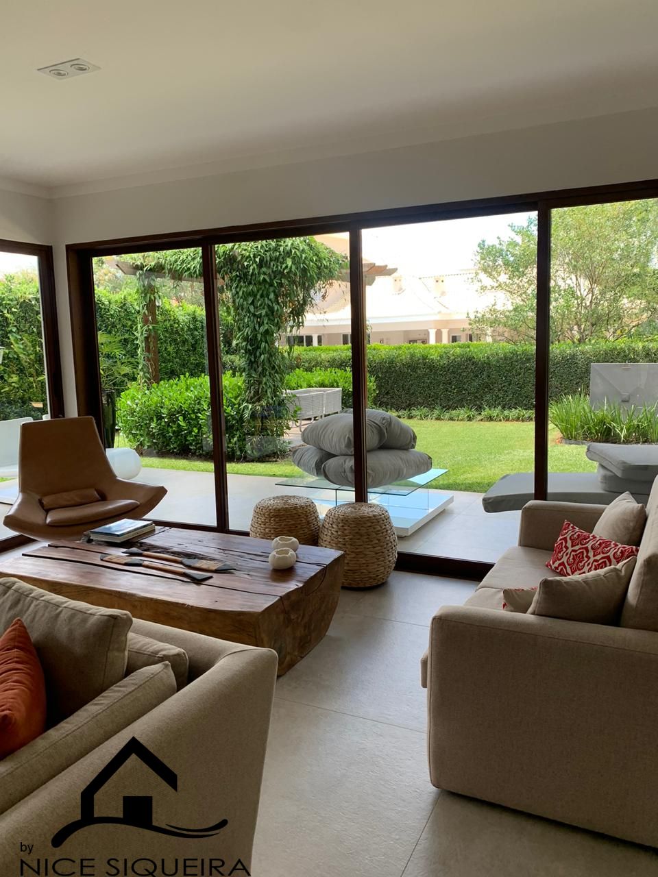 270c8f27-d3cc-4576-8c34-c38c24ba1e82