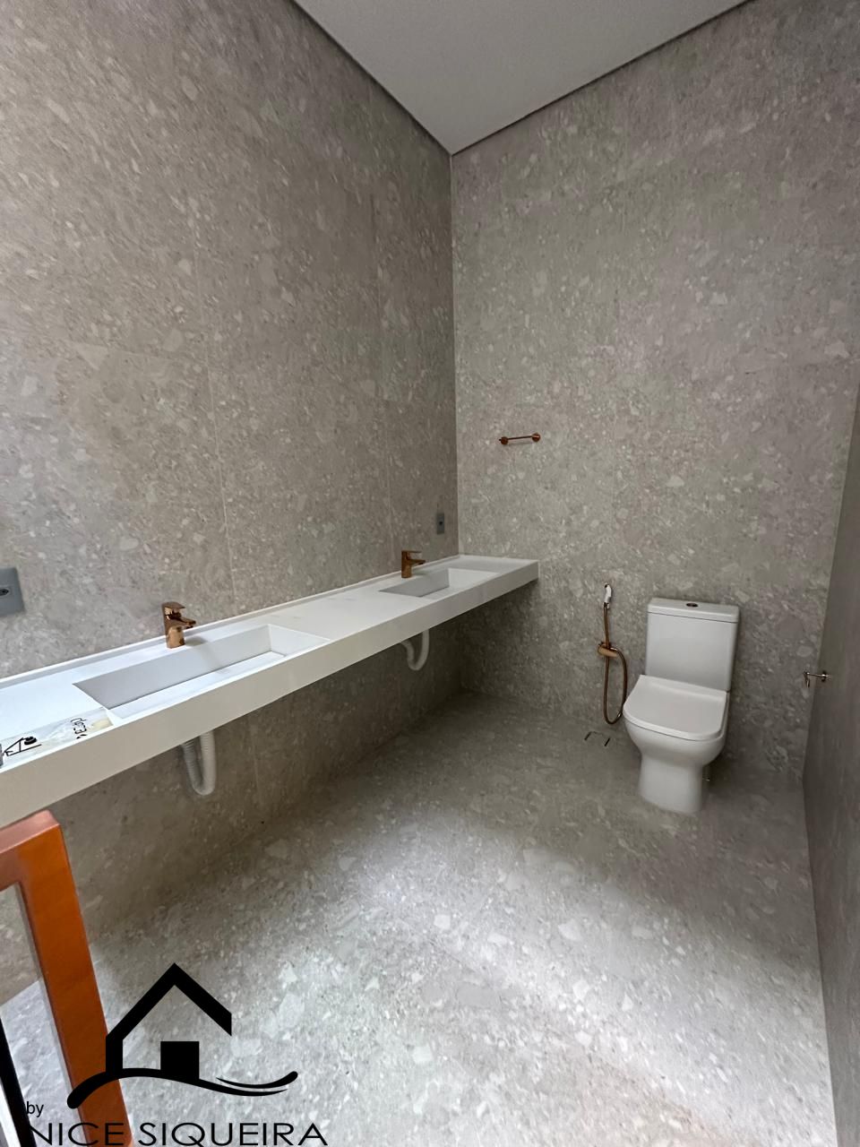 c3c188a0-88d2-4196-be5f-9e9fecc6e021