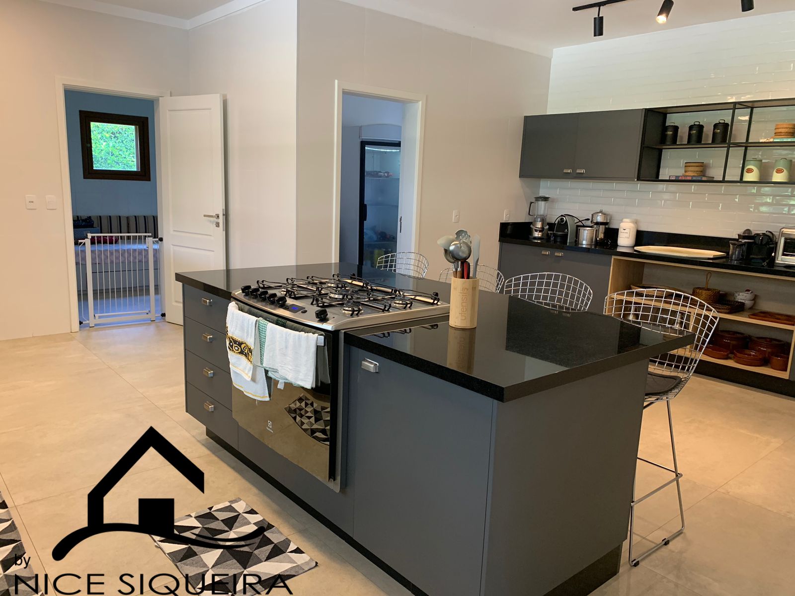 287d7f54-ff27-442d-829c-b817726c2bc9