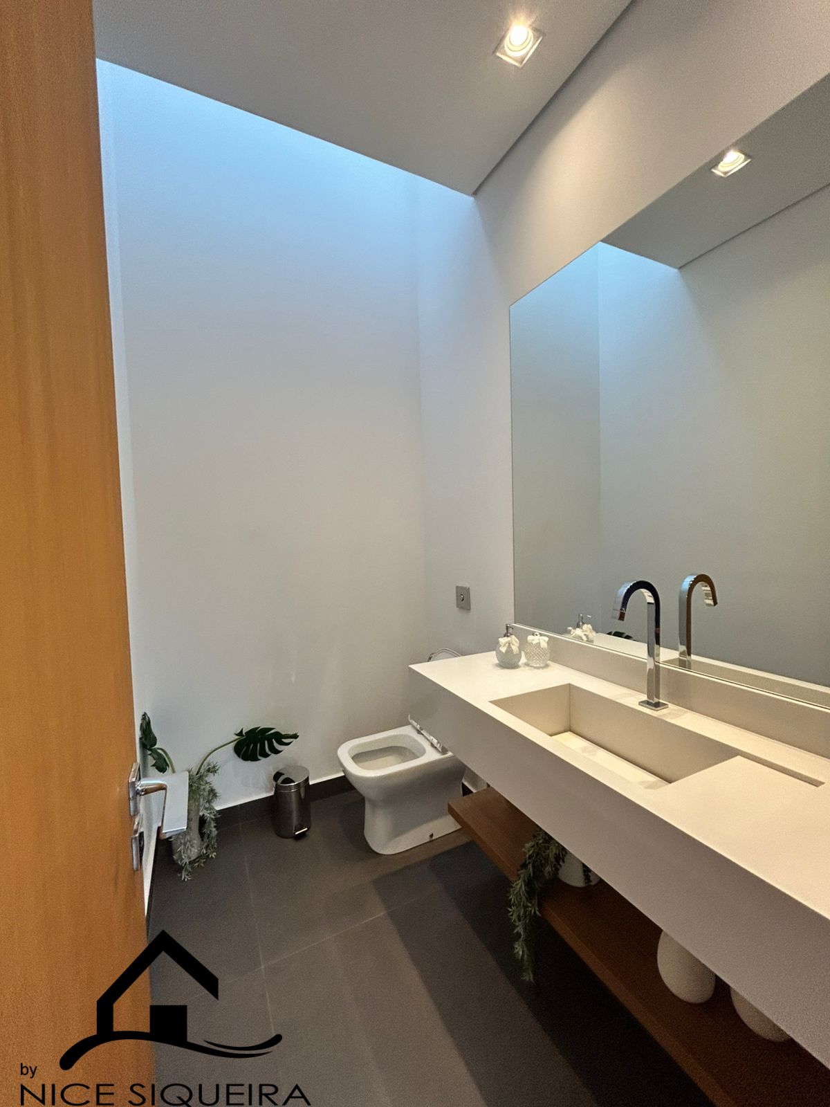 84d7c1d1-e239-4e86-8207-2010d0082990