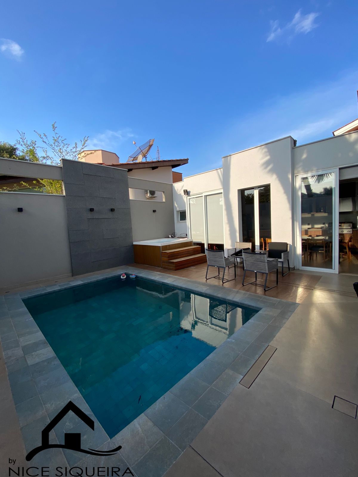 16d5c9da-ae46-4f58-9cb7-b2d704f5b9d6