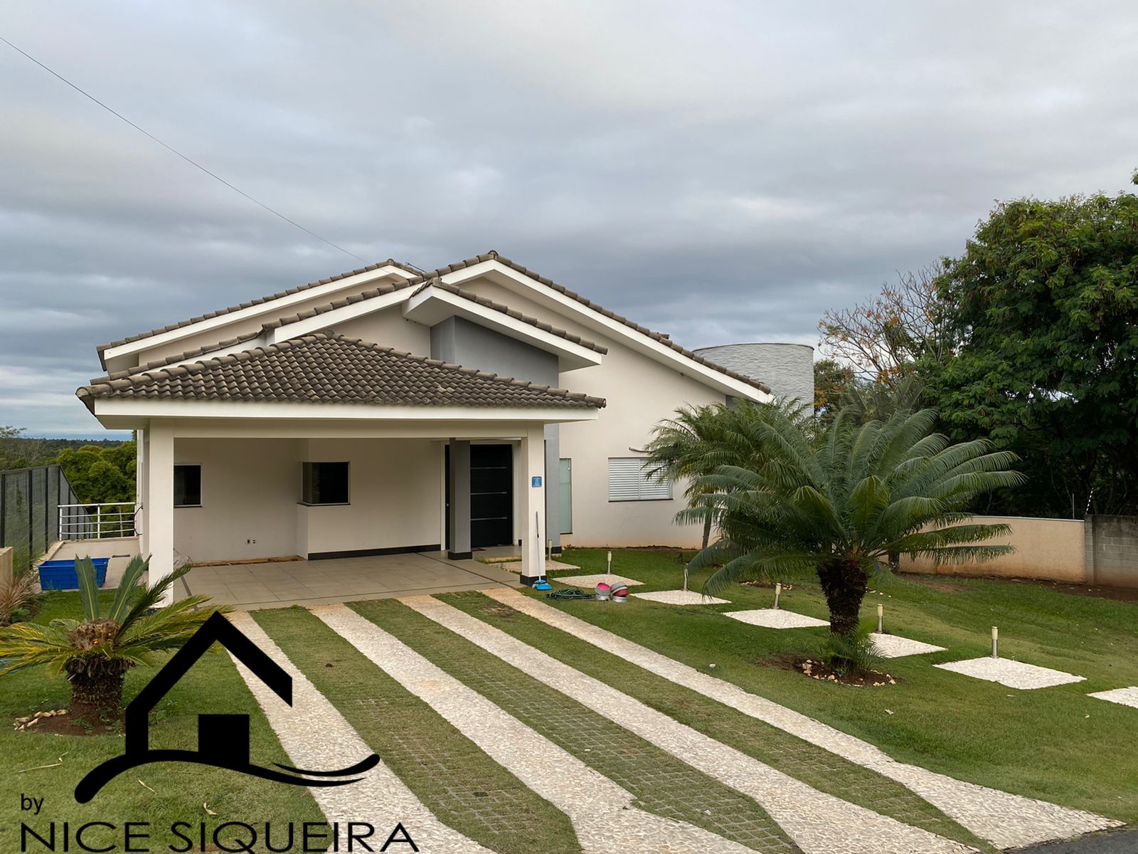 1d5fd969-fc4d-4843-85f7-4ef6b1050525