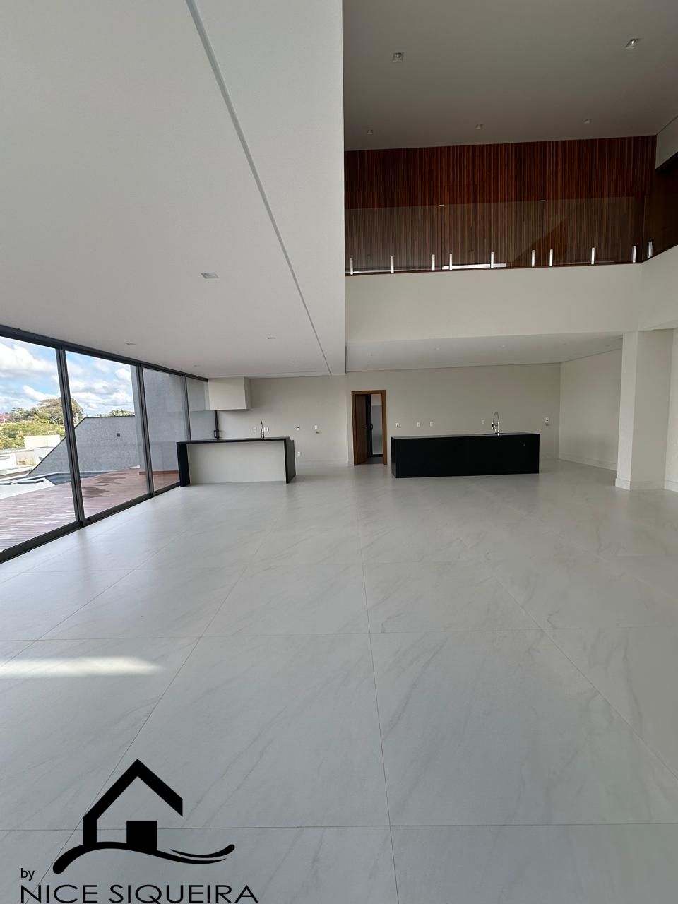 21e5f6e4-d993-4c08-8079-3270395cab5a