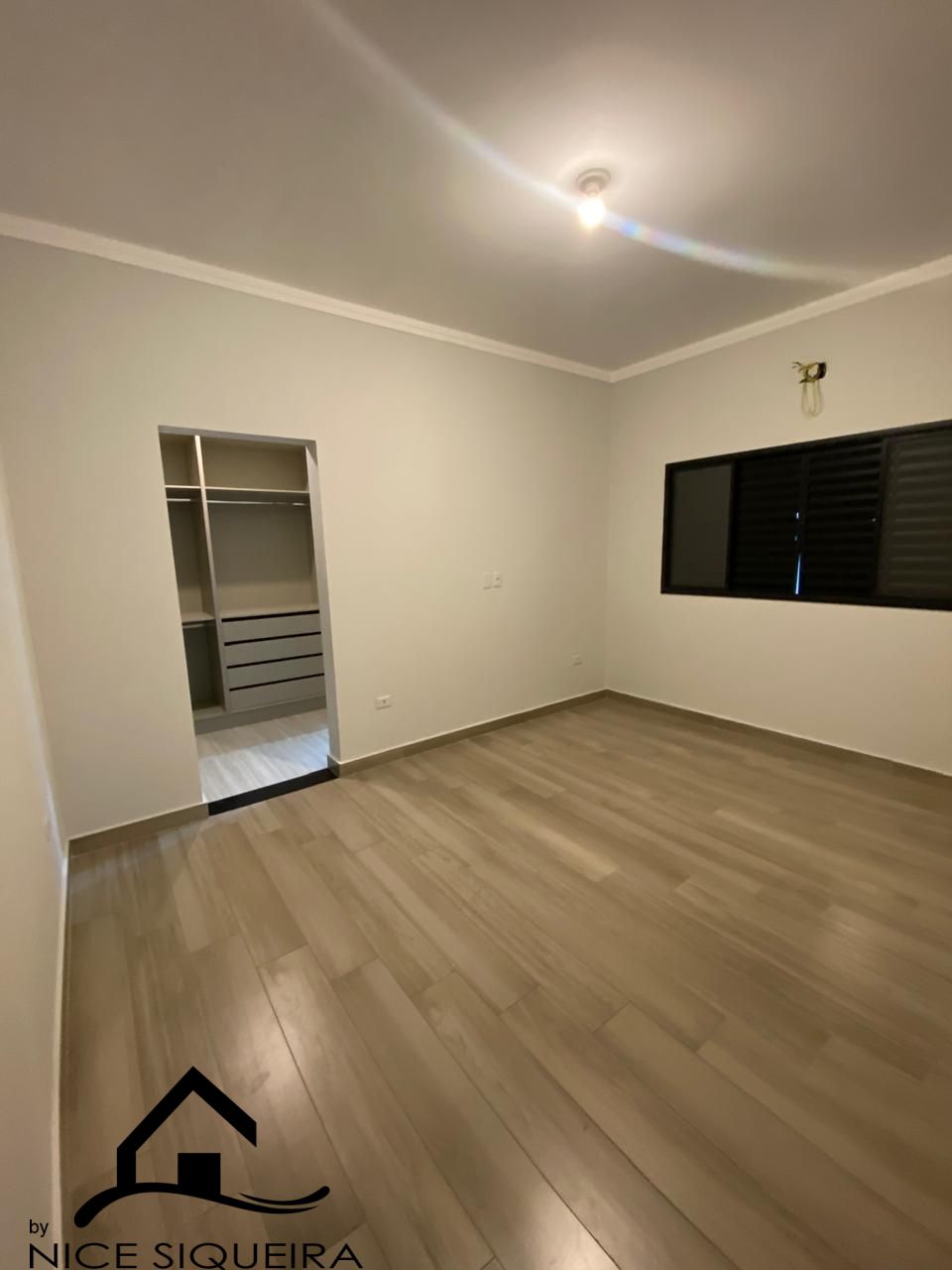 50f3b3f5-5001-405d-9308-9382a8d0e66d