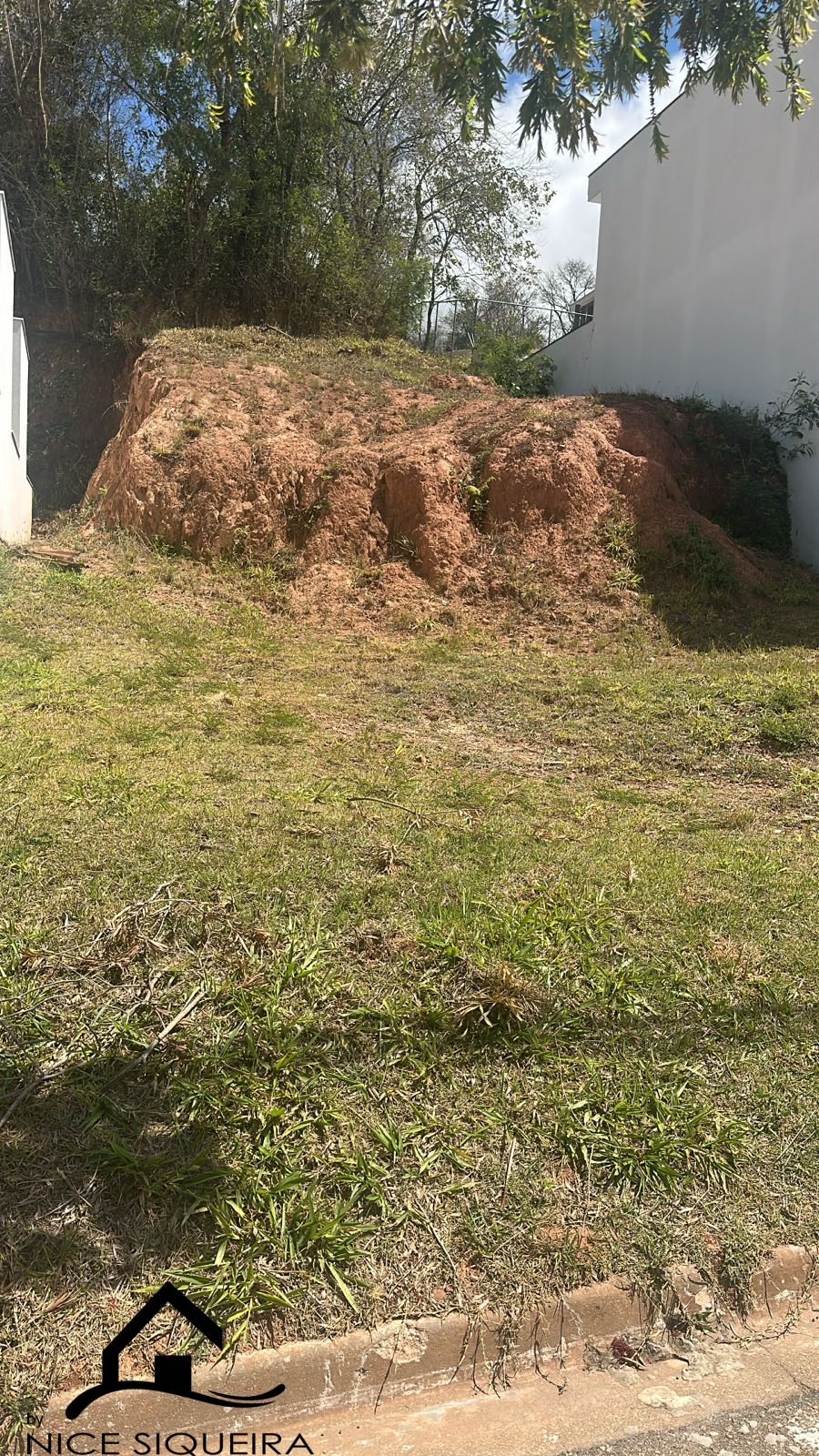 c01cf79e-61c8-4d74-923b-655cd2f0f39a