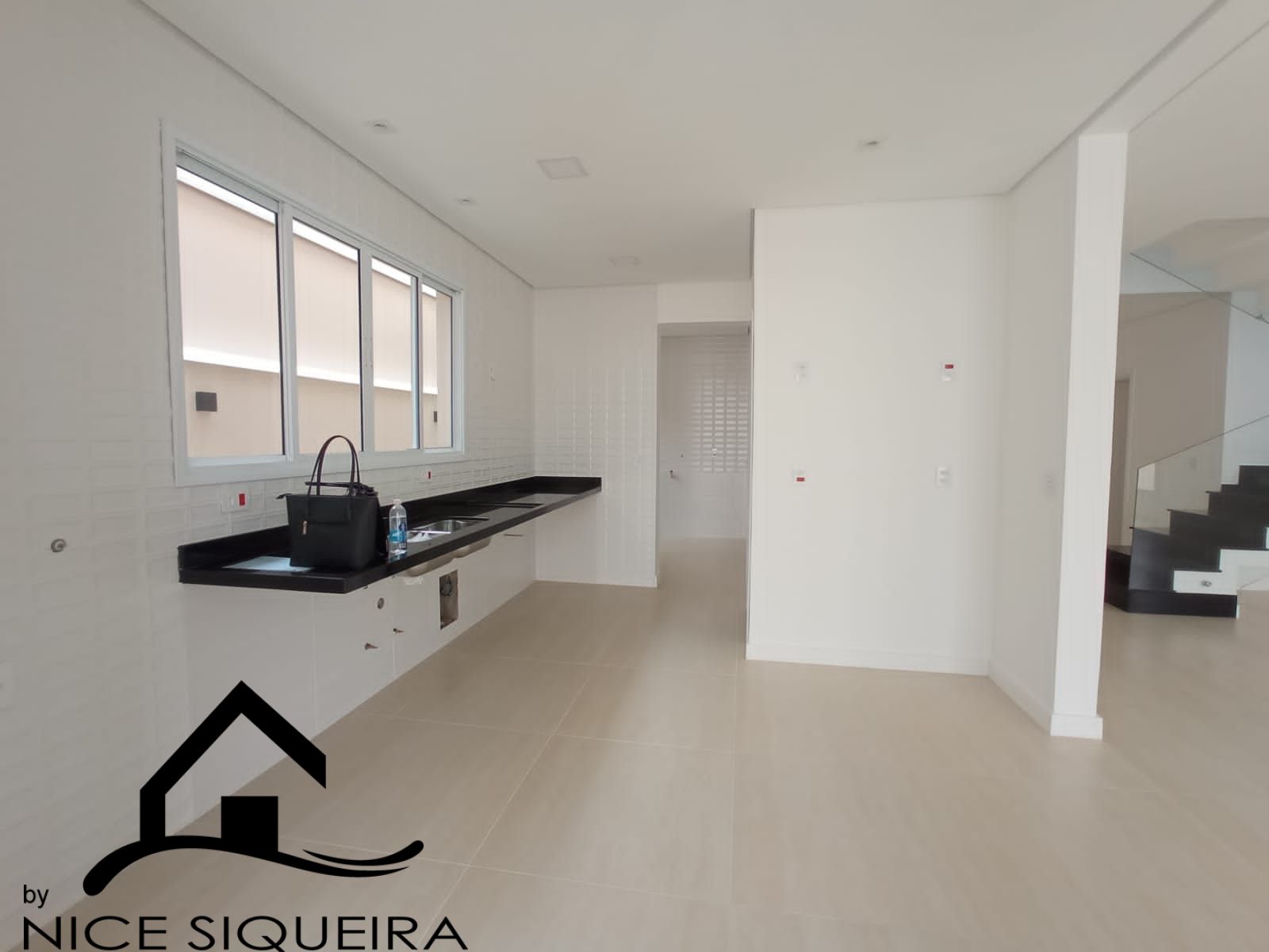 8458daee-72b6-48a7-9835-17e0d4d11ae4