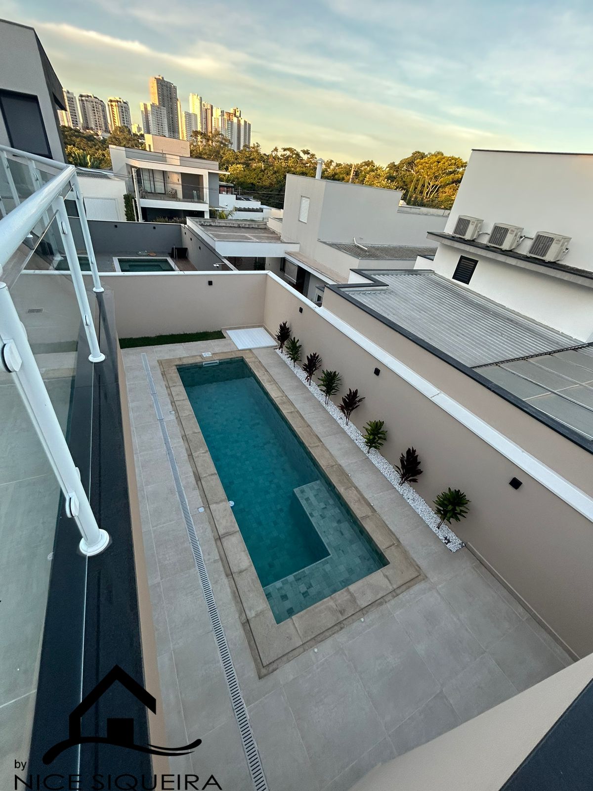 edcf9b01-c4f5-401a-86e3-1656d471ac98