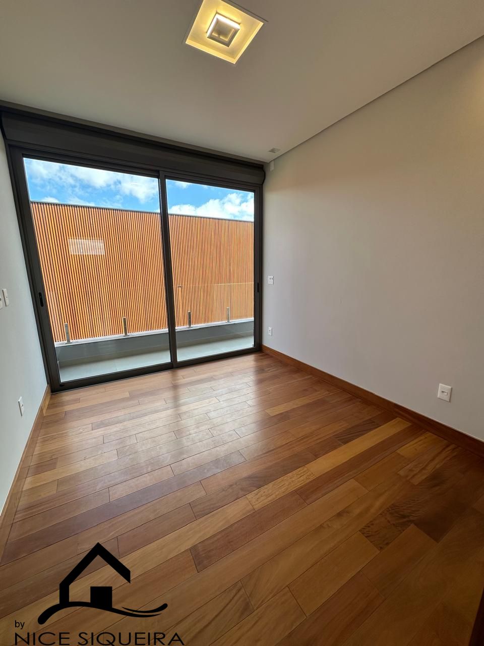 ea3eb080-6ee4-4650-b998-24eea26d08f3