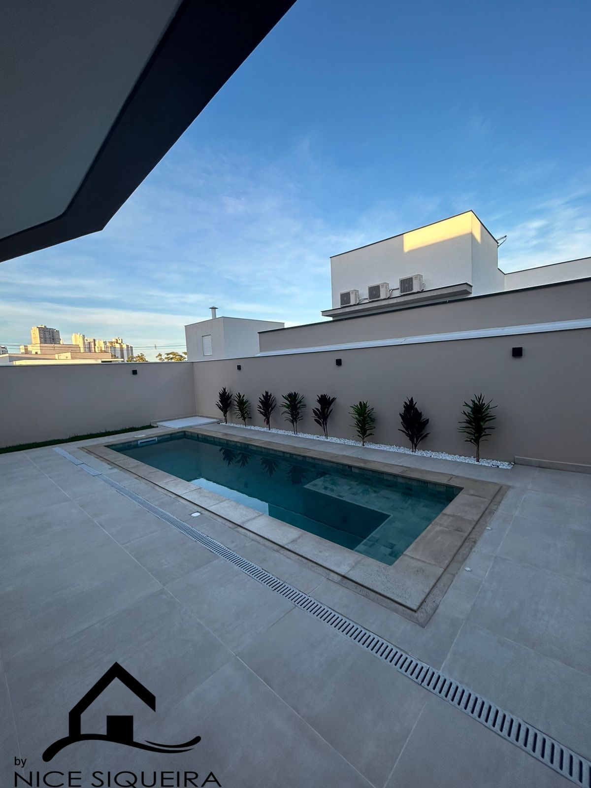 5051c2f7-b2cb-4949-b904-e172308bde94