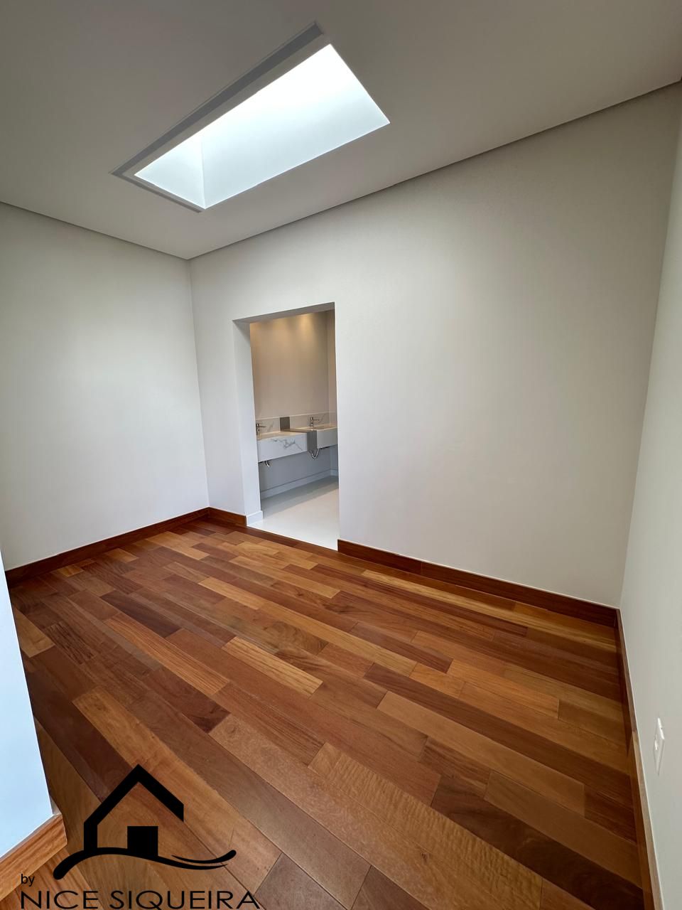 f6378770-421b-4891-8aff-4fb655eaae9b