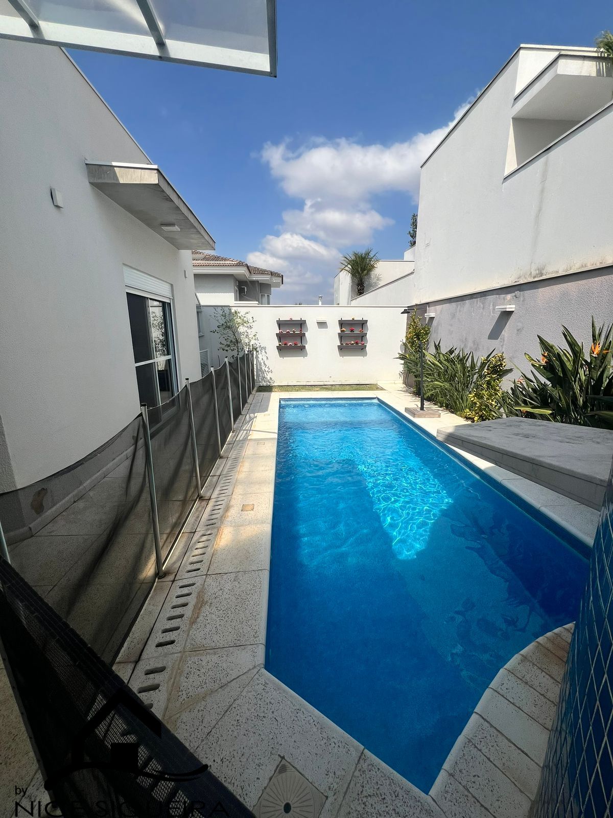 ee085444-d74a-45eb-82e0-0a170b55e7b8