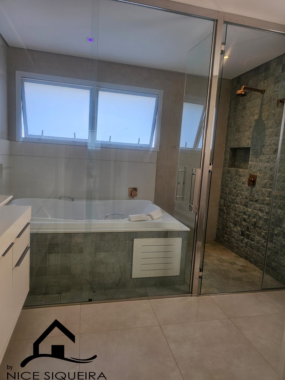 b1c568d9-7990-4474-b0f8-2436e697390b