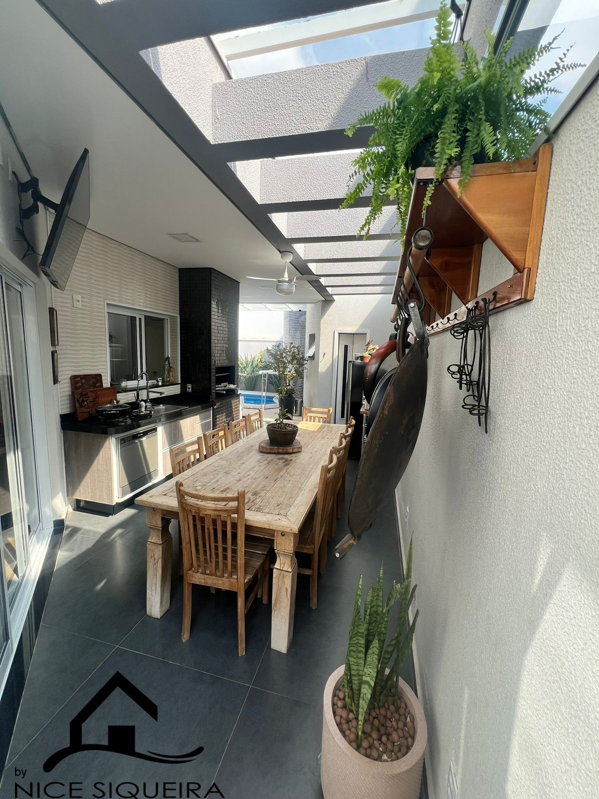 215b98fc-2ed3-4d43-bea2-7278682a03a7