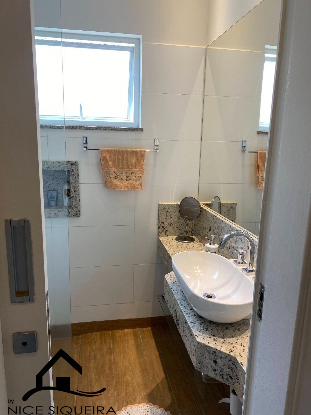 b872e56f-62c3-4e88-86e0-373dc91c623a