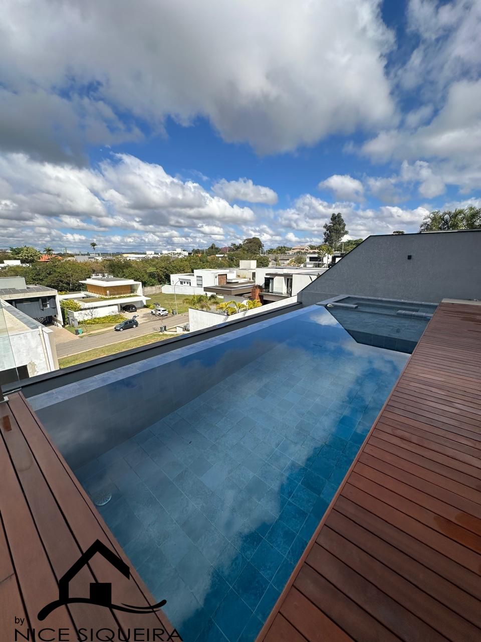 8f4f51d8-722b-4a65-bc85-e0607b64295f