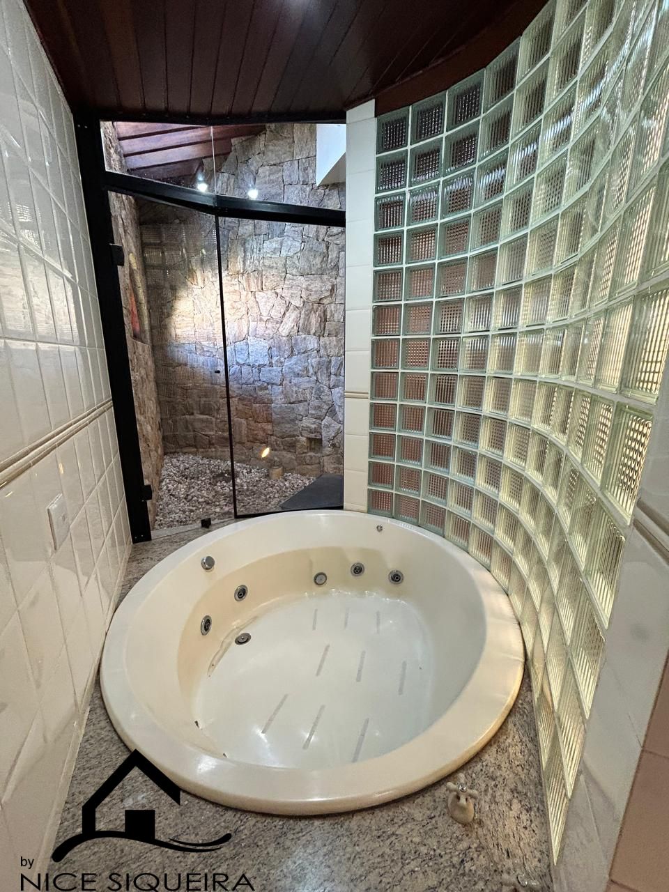 04d30da7-fedc-4b5e-8722-cc932a179e3c