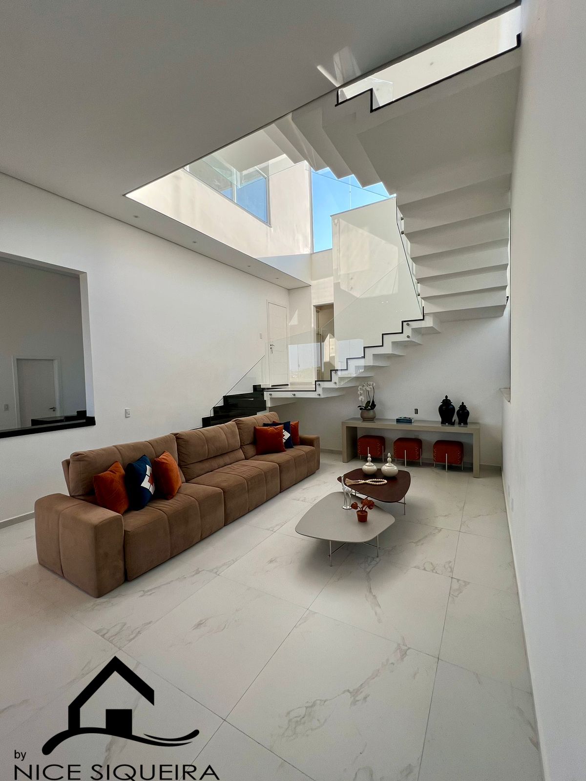 e2954f4f-ffdb-404b-83e7-9a2cc800c398