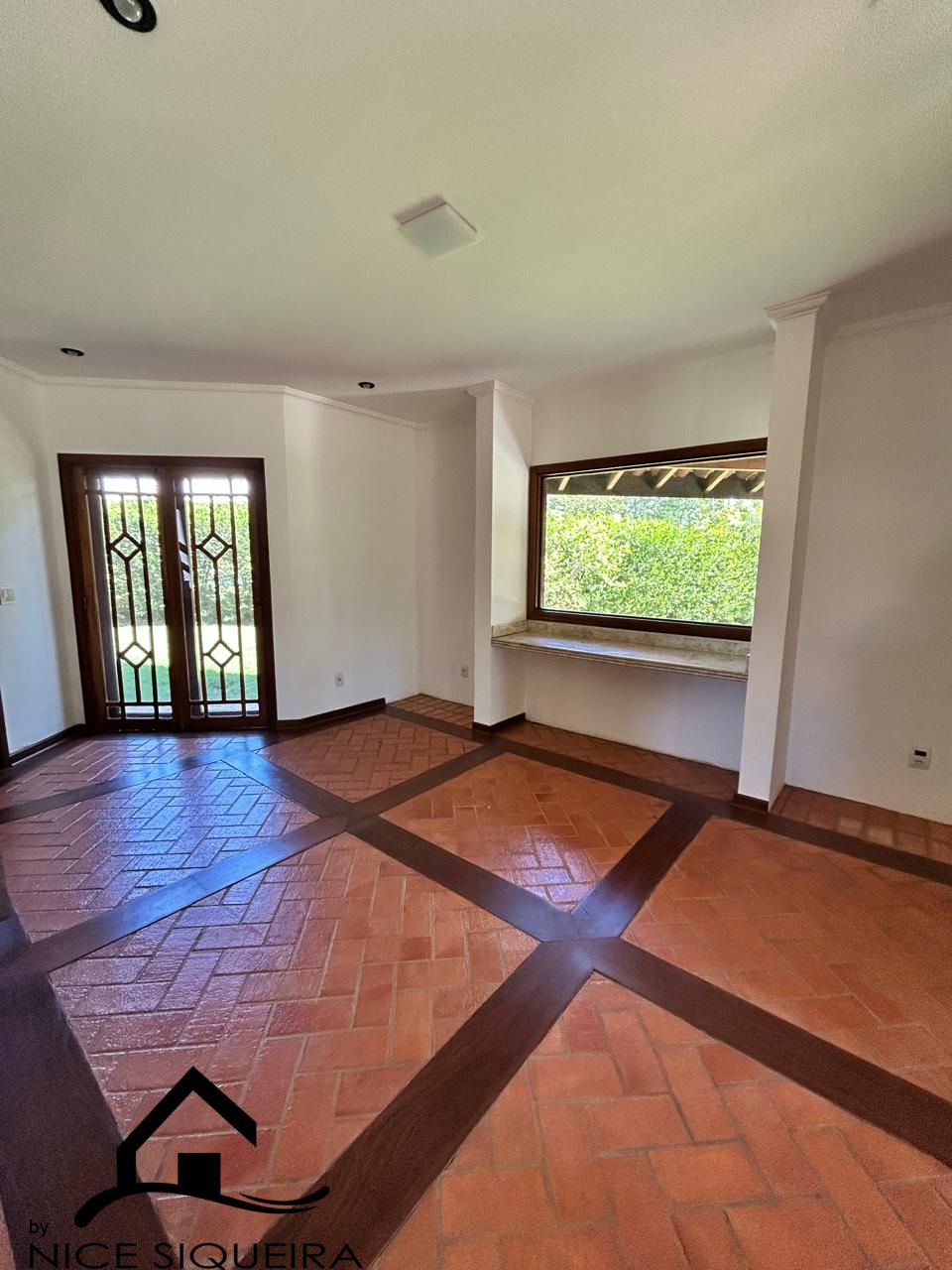 5f82949c-f77b-4f28-885a-56d87ac15bf9