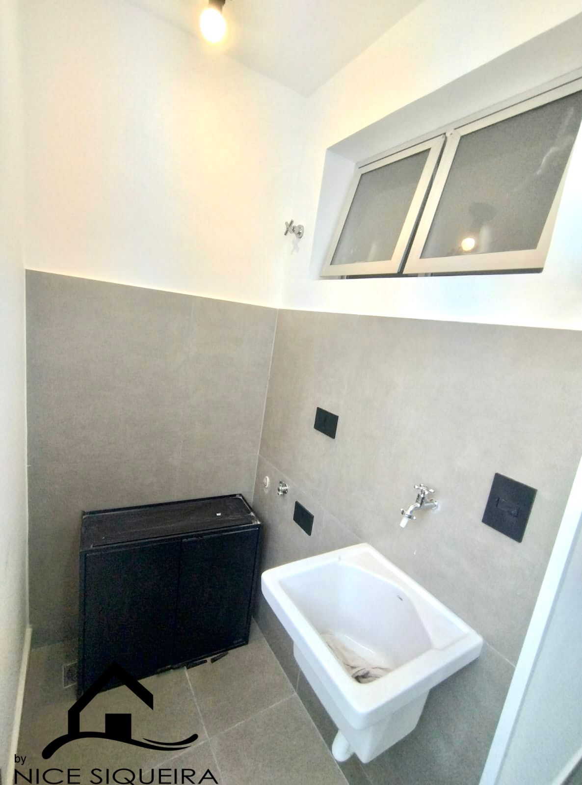 f2293bbe-ad70-4d81-b7d8-7c392b851e54