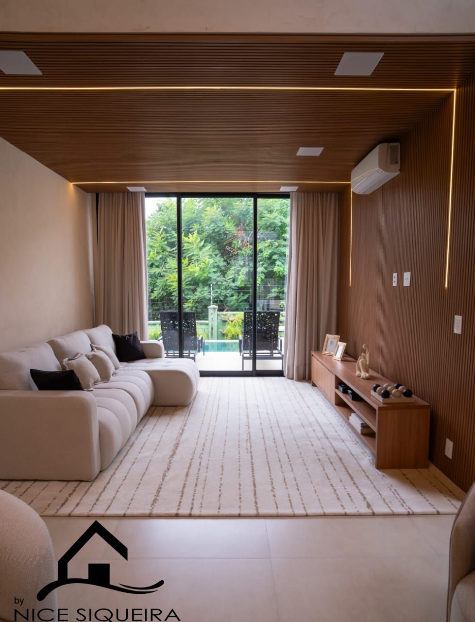 023f9111-c347-4ef9-baf2-8a1bdeabb952