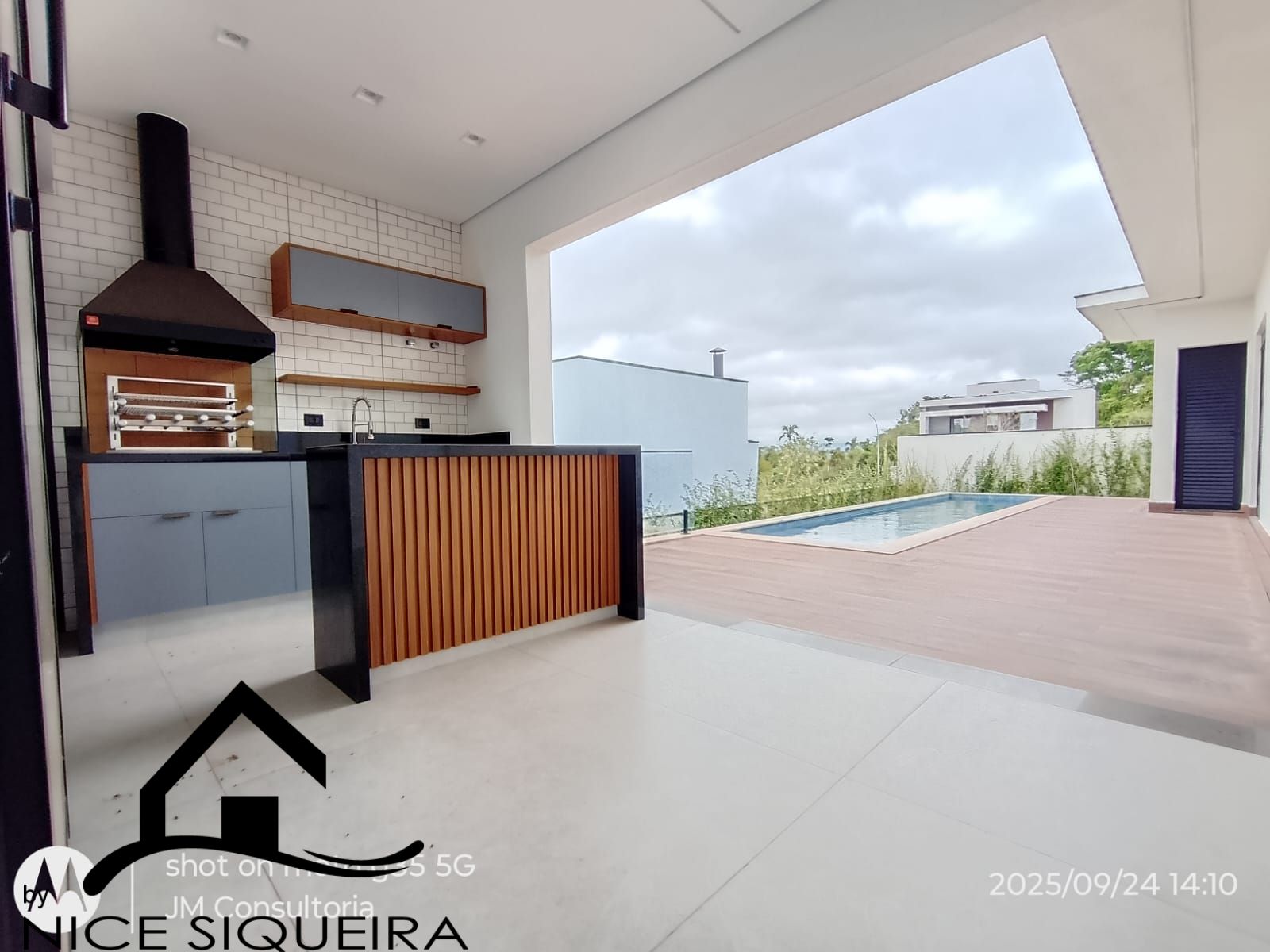 4b032266-bee0-4f29-a90b-47b1178eb559