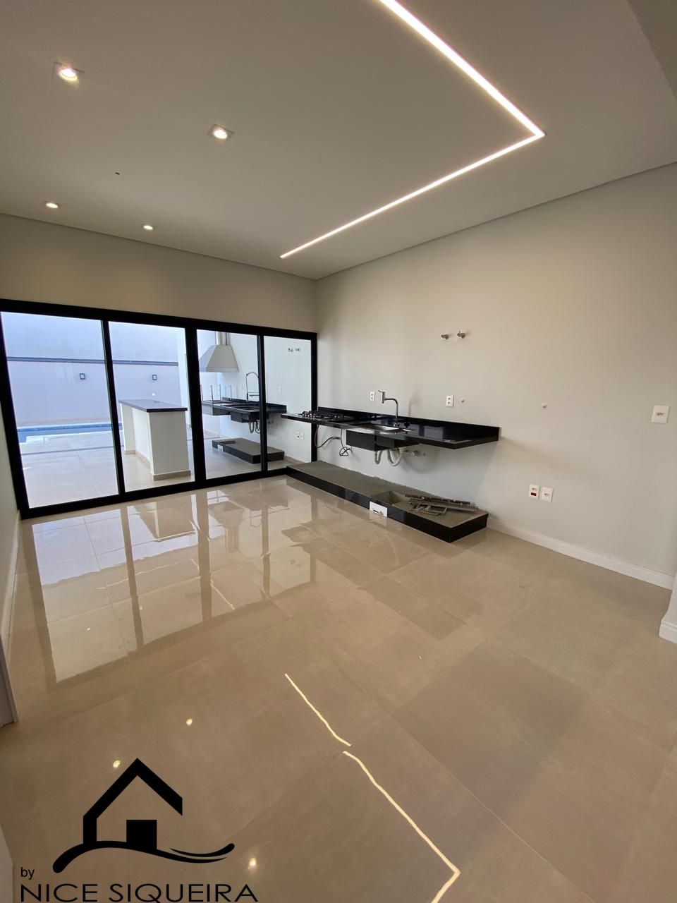 e3a51590-c3b3-4207-8305-6ccbf6b8445e