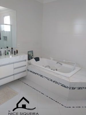 0defba8c-c156-4ceb-894b-7501cb76ecc5