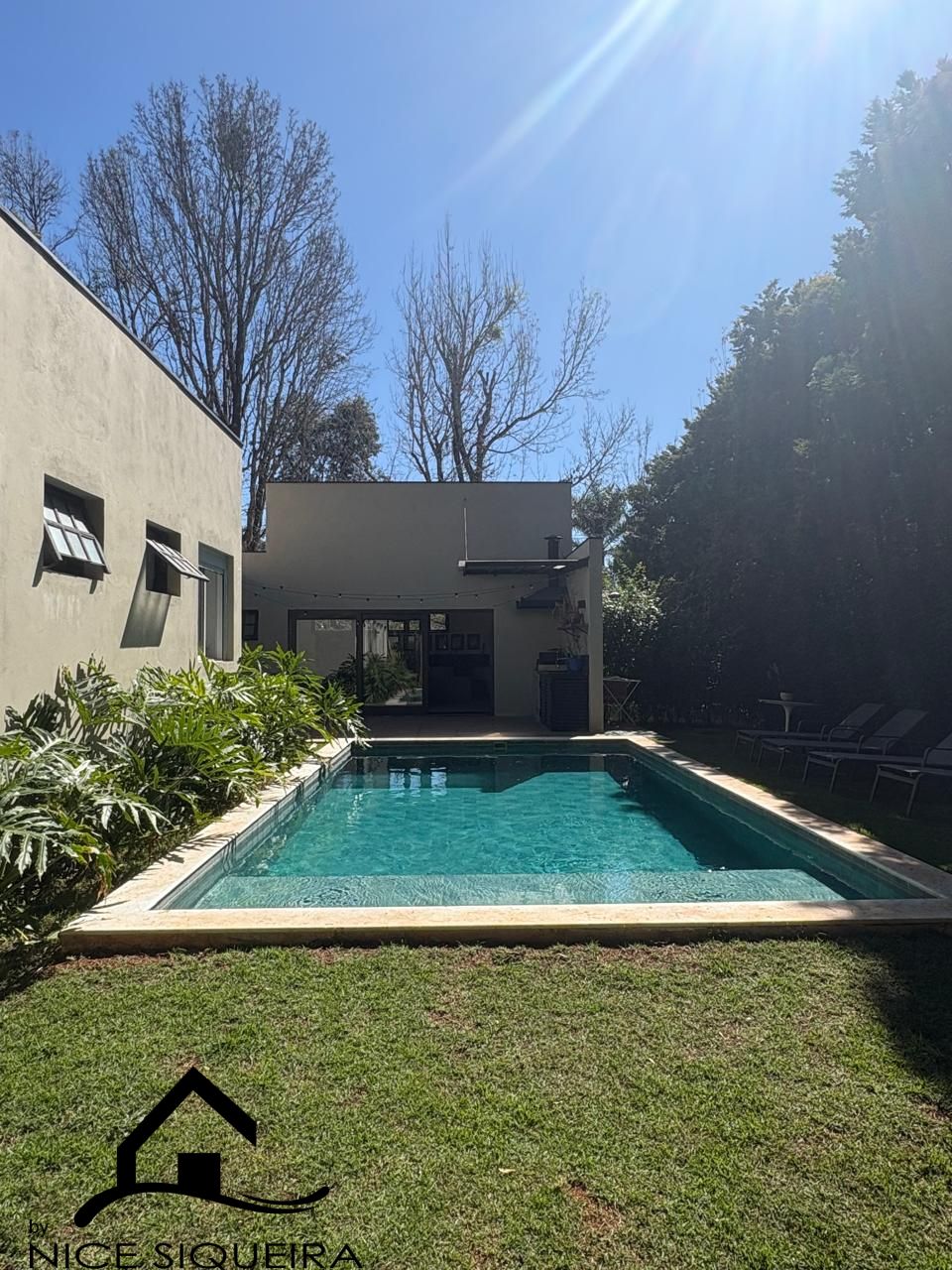 2d39221f-1cd8-406d-b580-e9d8d64a3288