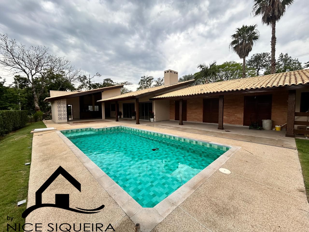 fcf6f6c9-63a7-4c35-844f-996a62f89d45