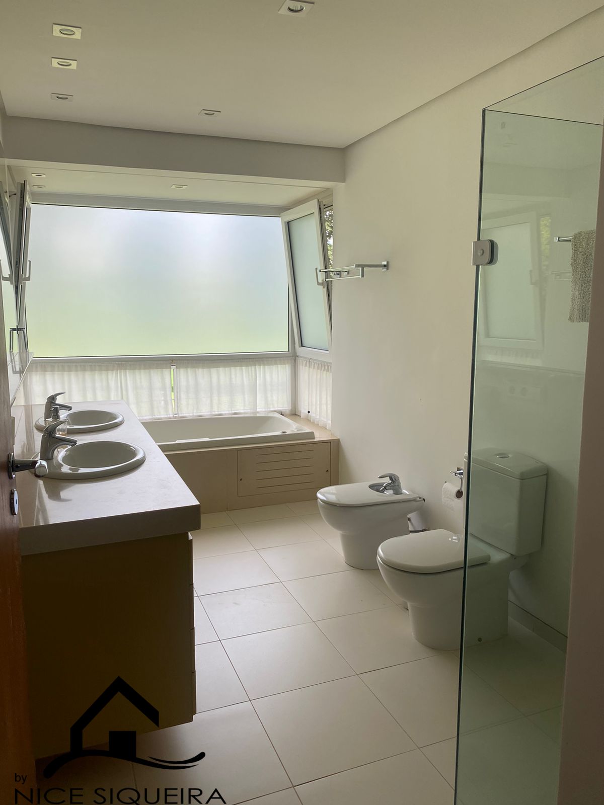 e1db9e75-2d7b-435d-8607-5b1ace262bed